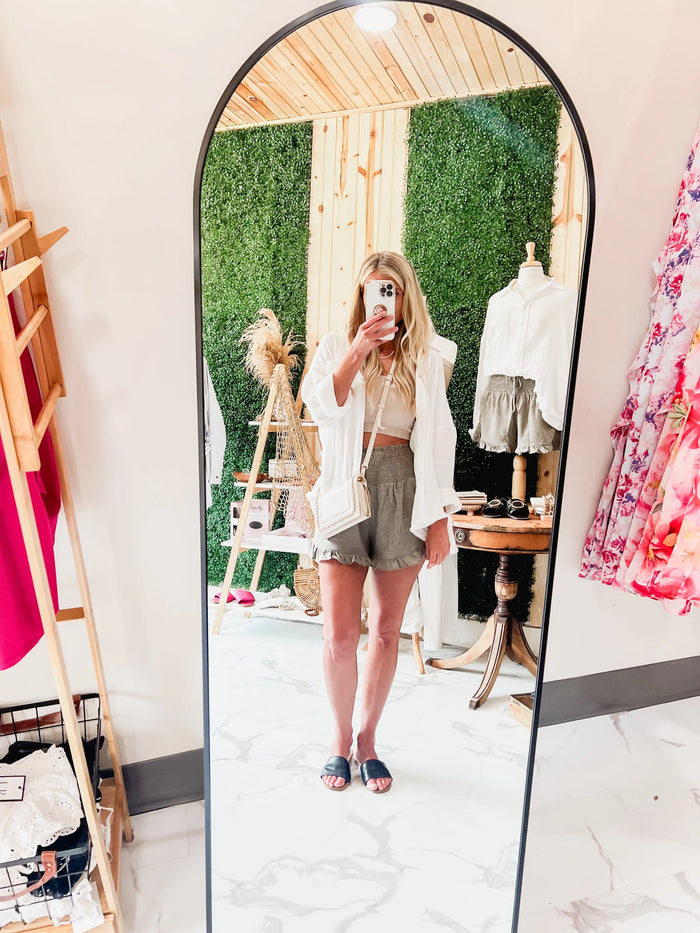 WHITE BUTTON UP DOWN FRAYED HEM TOP - UNCOMMON REIGN