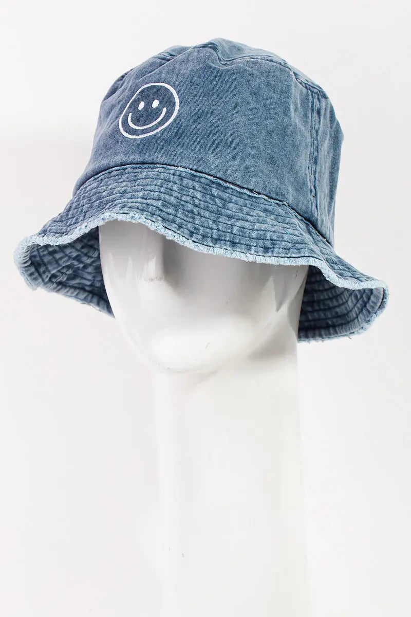 SMILEY FACE BUCKET HAT Uncommon Reign