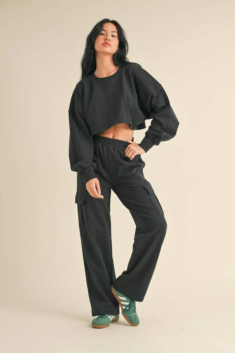 OVERSIZED CROP SWEATSHIRT AND WIDE LEG CARGO SWEATPANTS - UNCOMMON