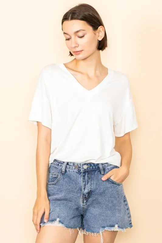 BACK TO BASIC TOP - WHITE Uncommon Reign