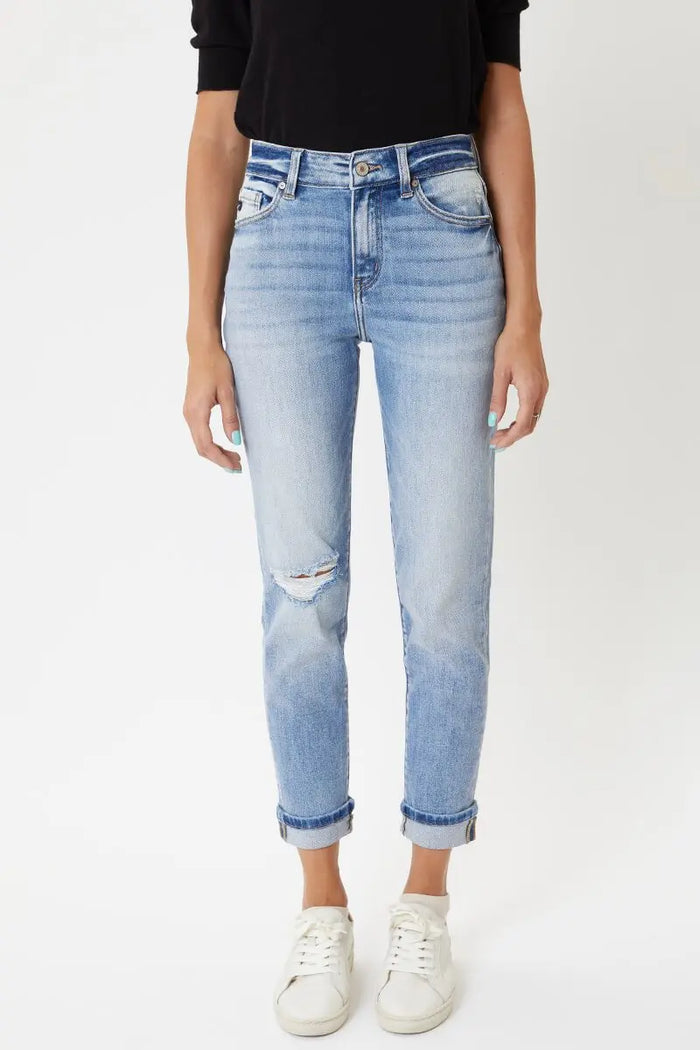 THE NICOLE HIGH RISE MOM JEANS Uncommon Reign